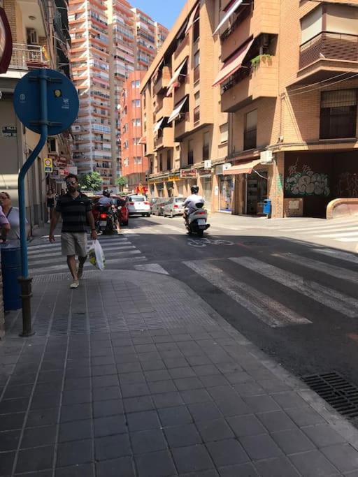 Apartamento Apartamento Aitana.Esta A 2 Km De La Playa Andando Alicante Exterior foto